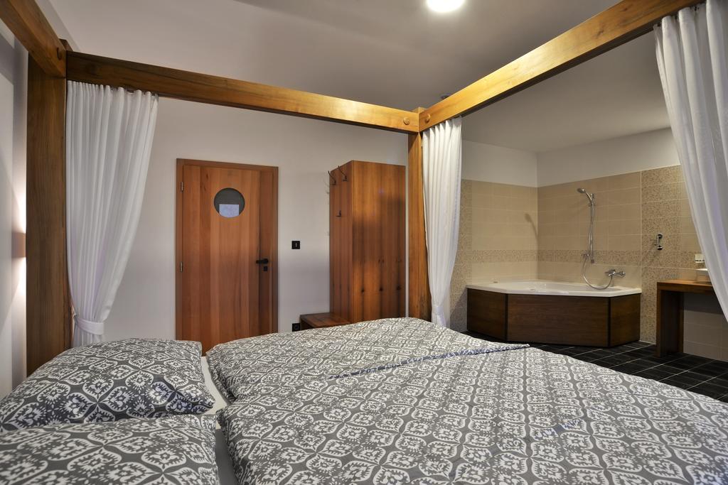 Gasthaus Farma Noe Brezina  Zimmer foto